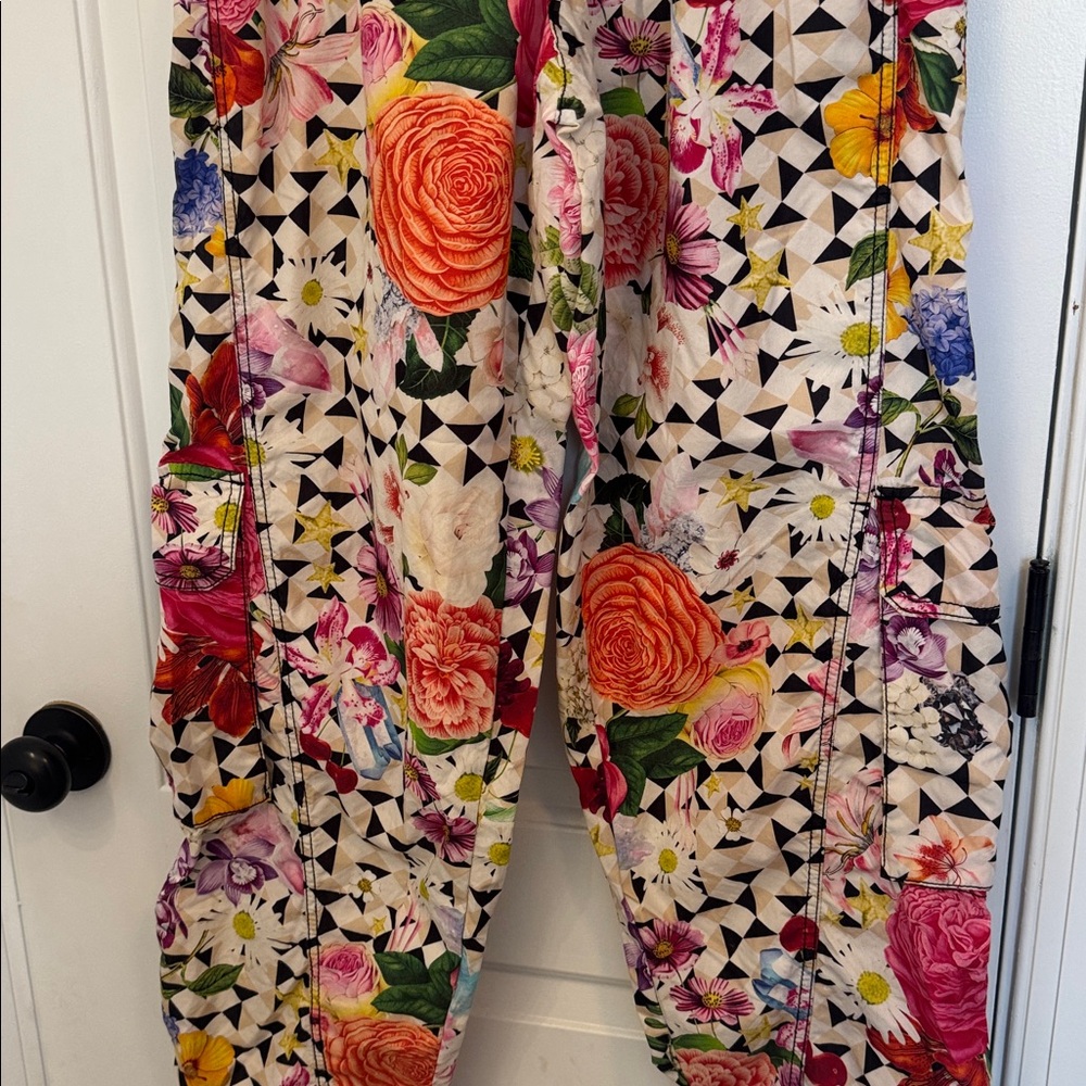 FREE PEOPLE MOVEMENT MESMERIZE ME FLORAL CARGO PANTS MEDIUM - Picture 6 of 13